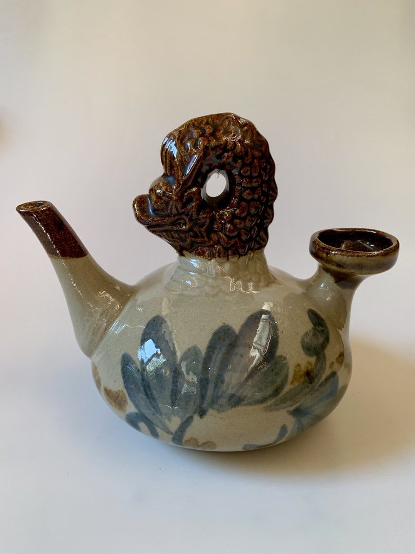 SAKE POT (Category: Coffee & Tea Tableware) located in Tandag. Submitted by jeason_22 (Listing ID 1446833413, Image 1). Description: 1 pc. Dragon head Teapot •good condition • no cracks/ no crazing.