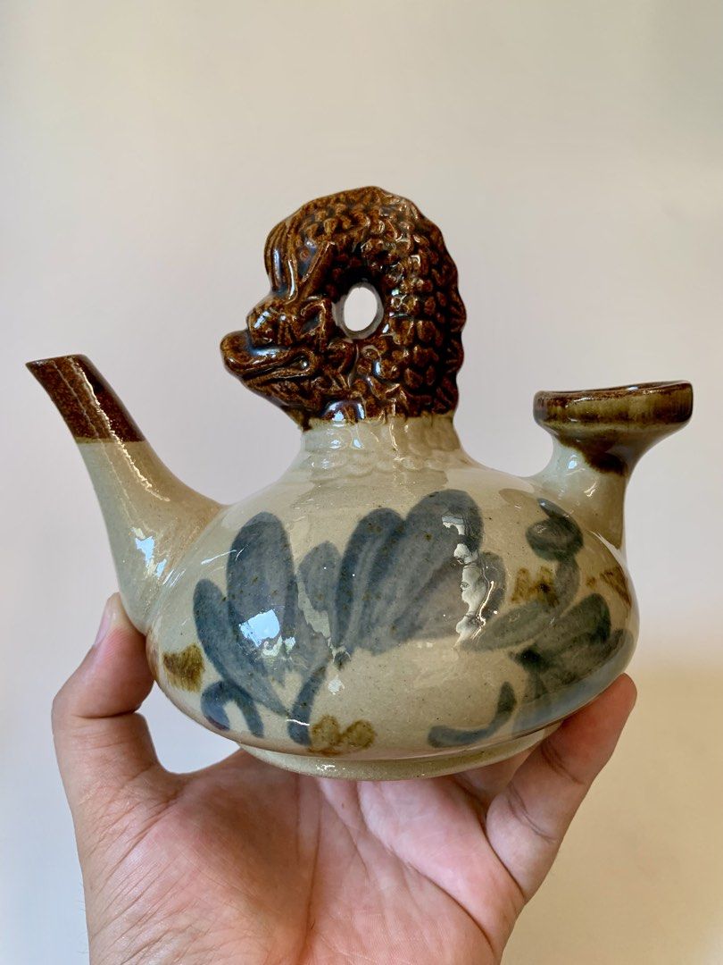 SAKE POT (Category: Coffee & Tea Tableware) located in Tandag. Submitted by jeason_22 (Listing ID 1446833413, Image 2). Description: 1 pc. Dragon head Teapot •good condition • no cracks/ no crazing.