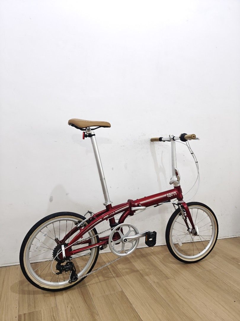 Tern Link C8 Classic Line size 20" folding bike (Category: Bicycles) located in Taguig. Submitted by fredd_derick (Listing ID 1446781633, Image 3). Description: Location Taguig City price: 17k only ❗ ❗ Frame : Aluminum, FBL joint Fork : Integrated, hi-tensile steel Handlepost : Physis 3D QR, aluminum, 350mm, 12deg. / silver Stem : --- Seatpost : SuperOversize, 6061-AL, micro-adjust clamp Wheels : F :Mini, aluminum, doublewall, QR, 74mm, 20H / sil