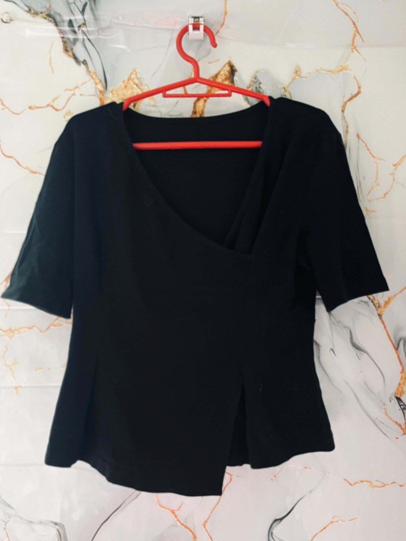 PRELOVED CLOTHES (Category: Blouses) located in Navotas City. Submitted by shopwithella (Listing ID 1446793401, Image 2). Description: PRELOVED CLOTHES 35 PESOS EACH (4 FOR 100) -Some not been worn. - Some use only once. RFS: Need fund. .