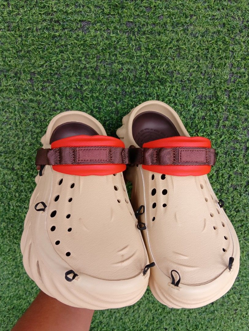 The Crocs™ Brown Echo Ripstop Clog (Category: Slippers & Slides) located in Dagupan City. Submitted by kickversethrift (Listing ID 1446868722, Image 3). Description: The Crocs™ Brown Echo Ripstop Clog size: 7 US 40 EUR 25 CM condition: LIKE NEW issue: MISSING UNG COVER SA HARAP price: 2200 free shipping.