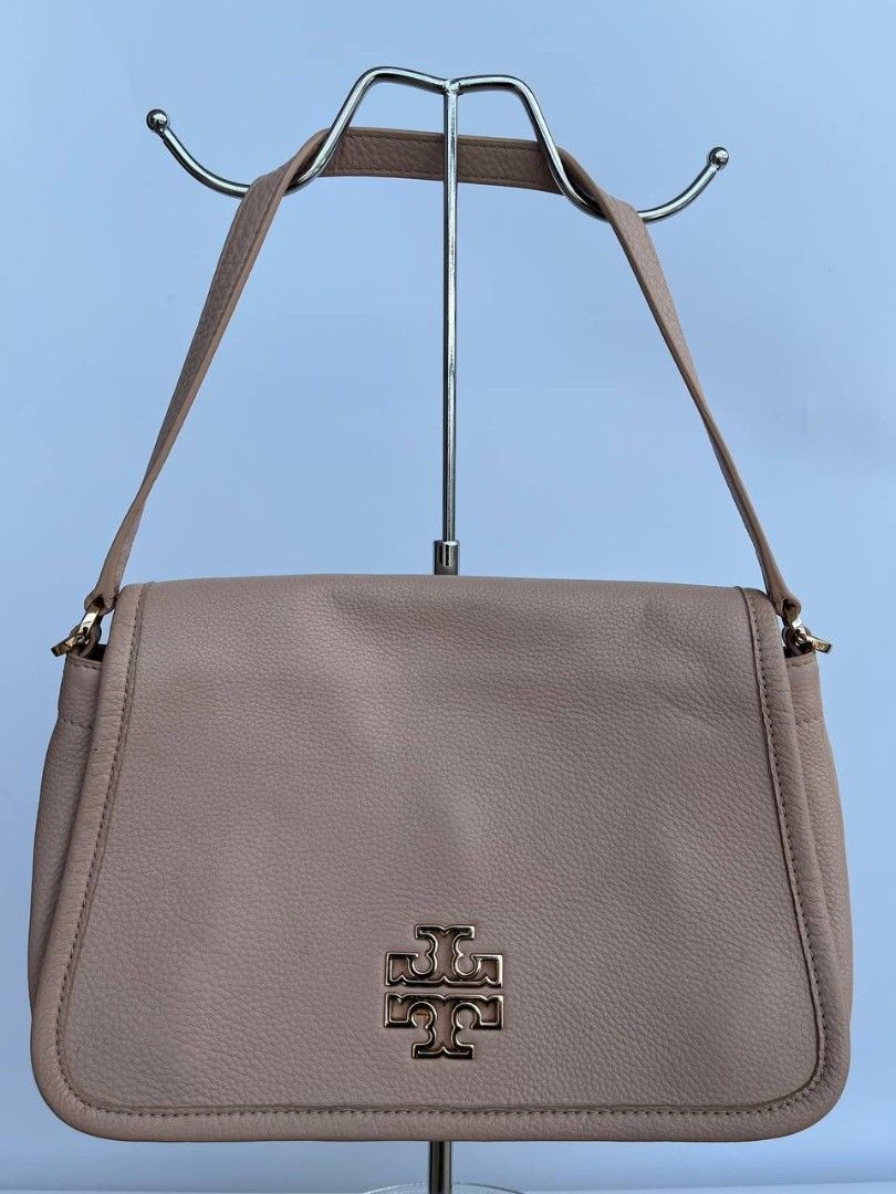 Tory Burch Britten pebbled leather shoulder bag (Category: Luxury Bags & Wallets) located in Quezon City. Submitted by cornelle_luxuryph (Listing ID 1446749300, Image 1). Description: 💕 Tory Burch Britten pebbled leather shoulder bag with gold-tone logo emblem. Condition: 9/10, Very Good to Excellent Price: 5,500 pesos only Inclusion: long strap 100% authentic | Money back guarantee.