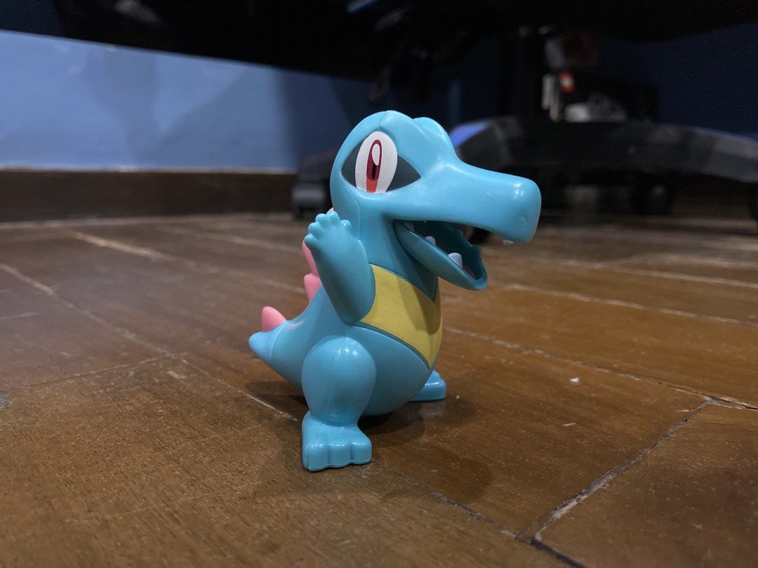 Totodile Mcdo Happymeals toy (Category: Designer & Blind Box Toys) located in Manila. Submitted by sapphirey00 (Listing ID 1446894008, Image 1). Description: Opens and closes mouth.