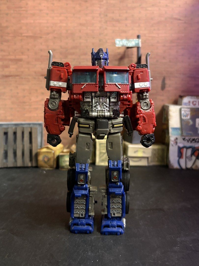 Transformers Optimus Prime Action Figure (Category: Figurines & Statues) located in Quezon City. Submitted by figscustom (Listing ID 1446858701, Image 1). Description: Figure is in played condition (has paint chips on the die cast part) (chest) THIS IS A KO OF THE STUDIO SERIES Good joints Can Still Transform No broken Parts As is wysiwyg Mode of payment Gcash Only No meet ups Lalamove and Jnt Only! Once payment is made and received the item no r
