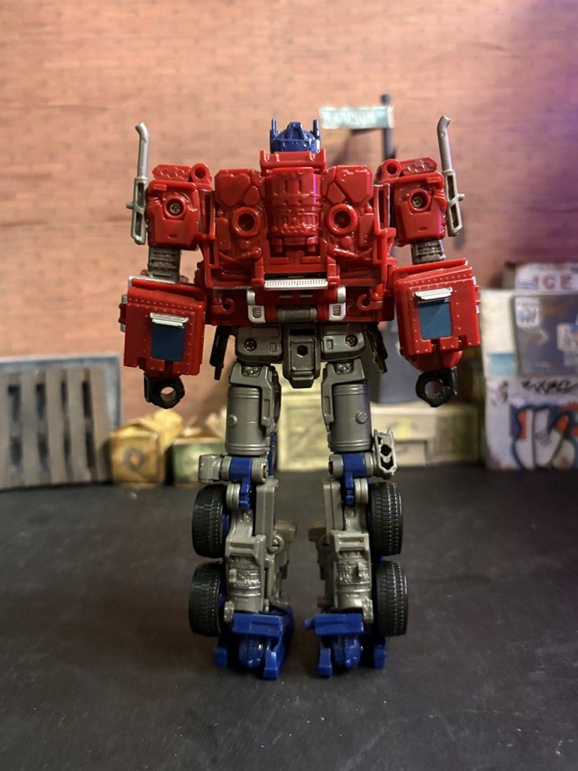 Transformers Optimus Prime Action Figure (Category: Figurines & Statues) located in Quezon City. Submitted by figscustom (Listing ID 1446858701, Image 2). Description: Figure is in played condition (has paint chips on the die cast part) (chest) THIS IS A KO OF THE STUDIO SERIES Good joints Can Still Transform No broken Parts As is wysiwyg Mode of payment Gcash Only No meet ups Lalamove and Jnt Only! Once payment is made and received the item no r