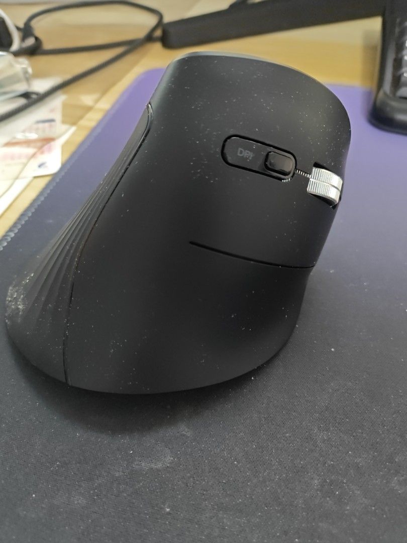 UGREEN Dual Mode Vertical Mouse 4000 DPI Wireless Bluetooth496165772895856641