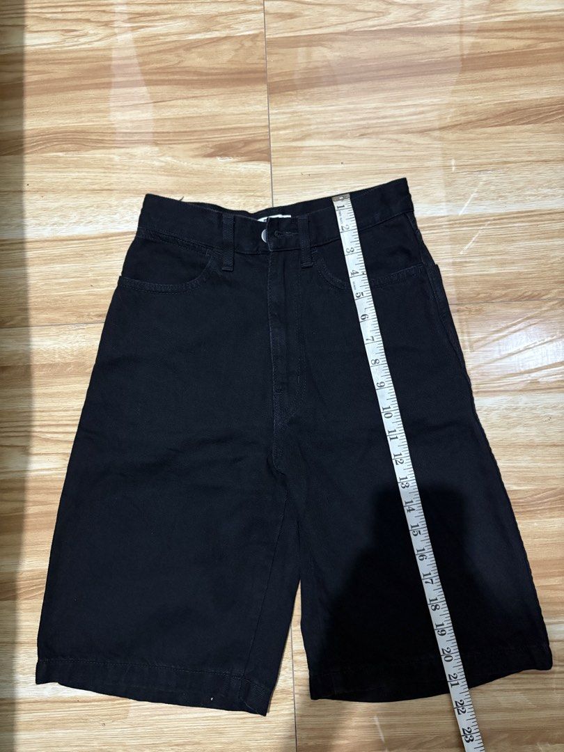 Uniqlo Black Denim Shorts (Category: Shorts) located in Bacolor. Submitted by declutterwithmilo (Listing ID 1446862077, Image 2). Description: ‼️Check description first - rfs: declutterring. - mop: thru gcash. no cod option. payment first policy - mod: j&t express - loc: pampanga - please don’t ask the actual photo of the item, because is already posted. - strictly no returns. - nO meet ups..