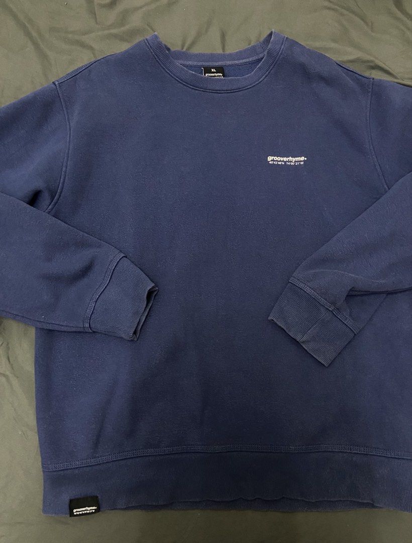 UNISEX SWEATSHIRT (Category: Tshirts & Polo Shirts) located in Bukit Mertajam. Submitted by sofhianzri (Listing ID 1446888939, Image 1). Description: Pit - 59.5 Labuh - 70.5.