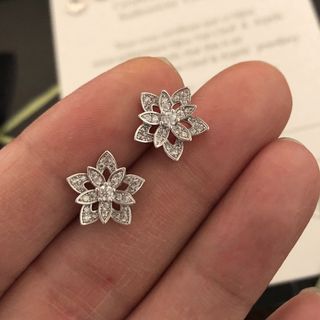 （分類：）位於 。 由 vca-jewelry 提交（商品編號 1446795323，圖片 1）。簡介： 。