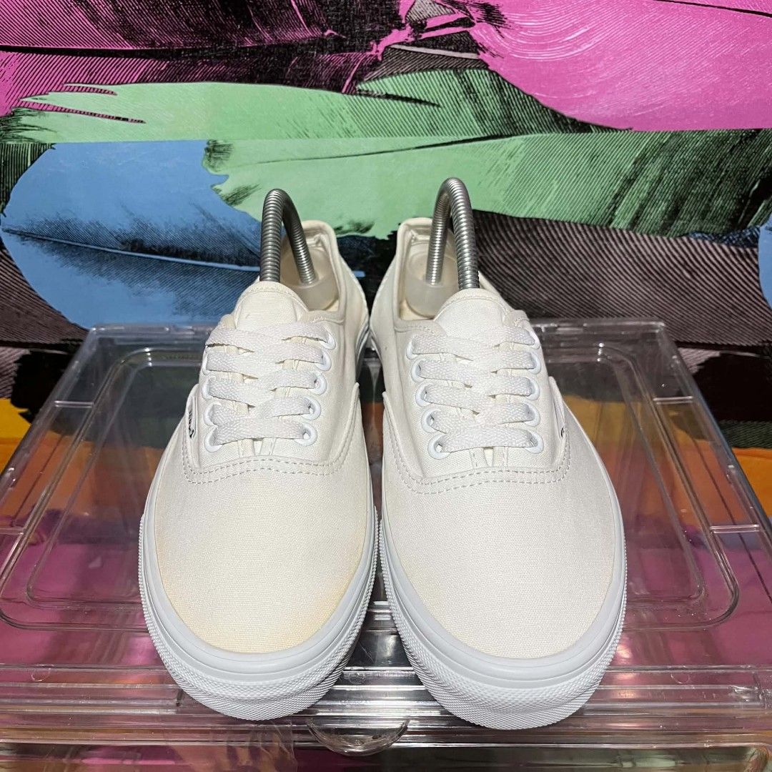 VANS AUTHENTIC TRUE WHITE (Category: Sneakers) located in Dulag. Submitted by konswelosesilyamariya18 (Listing ID 1446724055, Image 3). Description: PRELOVED SHOES EXCELLENT CONDITION NO SOLE SEP.. SULIT PAIR.