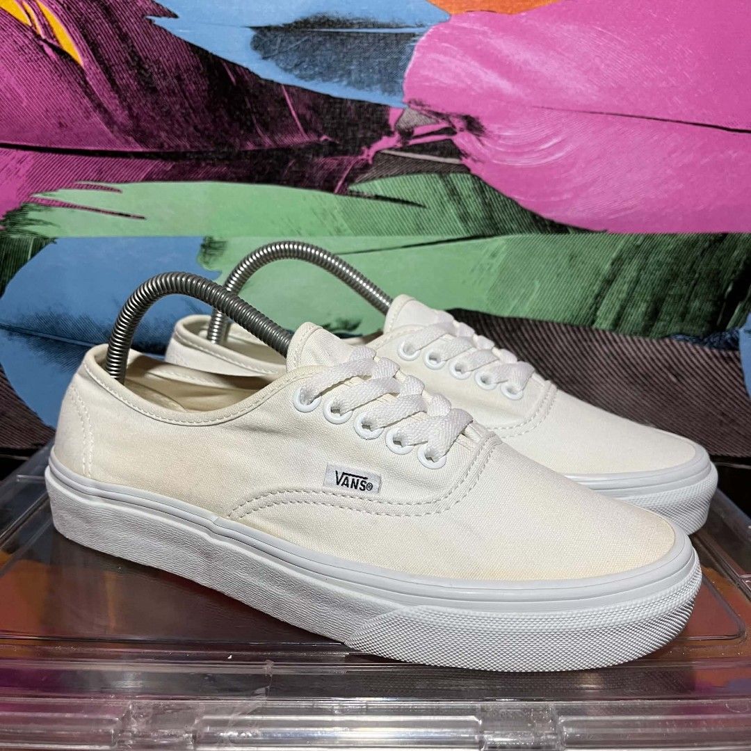 VANS AUTHENTIC TRUE WHITE (Category: Sneakers) located in Dulag. Submitted by konswelosesilyamariya18 (Listing ID 1446724055, Image 2). Description: PRELOVED SHOES EXCELLENT CONDITION NO SOLE SEP.. SULIT PAIR.