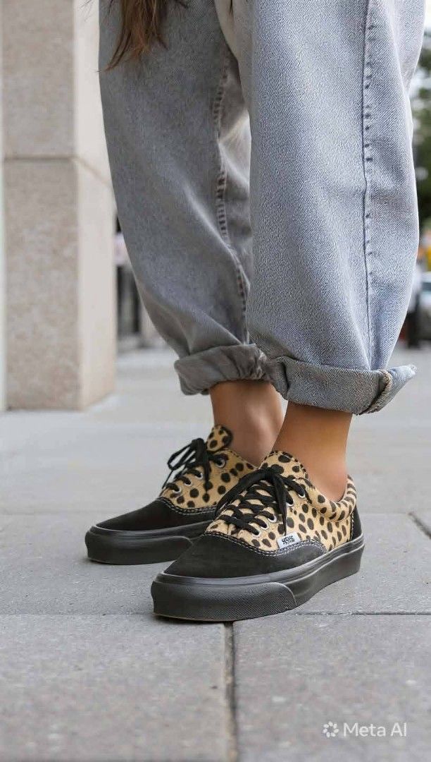 Vans ComfyCush Era Leopard Print Black Suede Sneakers (Category: Sneakers) located in San Isidro. Submitted by noemiseba70370 (Listing ID 1446729085, Image 3). Description: - Vans Era sneakers - Leopard print accent - Black suede and canvas upper - ComfyCush insoles for enhanced comfort - Lace-up closure - Ideal for casual wear - US Women's size 8 / US Men's size 6.5.