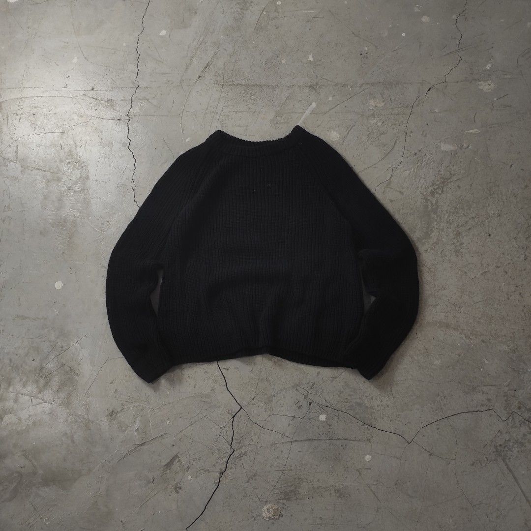 Vintage 90s Knitted Sweatshirt (Category: Activewear) located in Batangas. Submitted by vtgrags_ (Listing ID 1446905925, Image 1). Description: Vintage 90s Knitted Sweatshirt Size on Tag : Small Measurement : Width : 20' Inches Length: 25' Inches Color : Black Condition : Very Good Condition Issue : No Issue.