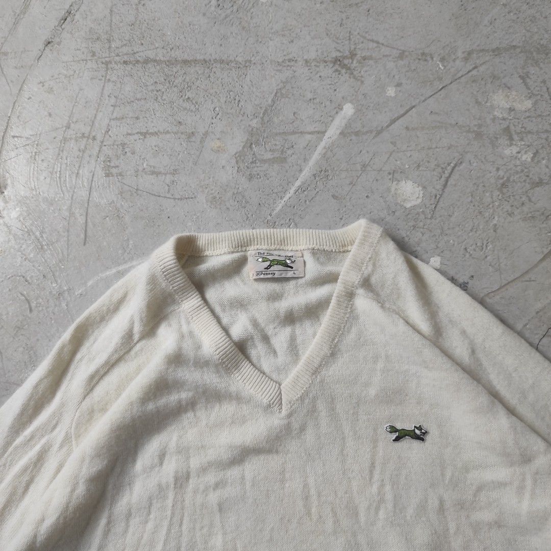 Vintage JCPenny The Fox Sweater (Category: Activewear) located in Batangas. Submitted by vtgrags_ (Listing ID 1446906434, Image 2). Description: Vintage JCPenny The Fox Sweater Size on Tag : Large Measurement : Width : 22' Inches Length: 25' Inches Color : White Condition : Very Good Condition Issue : No Issue.