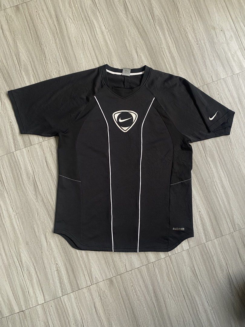Vintage Nike jersey center logo (Category: Activewear) located in Bacolod City. Submitted by bnta_bounce (Listing ID 1446815419, Image 1). Description: Flaws : minimal runs Length 29 Width 22.5.