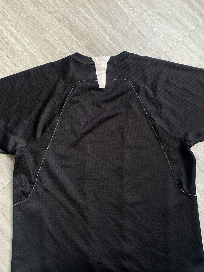 Vintage Nike jersey center logo (Category: Activewear) located in Bacolod City. Submitted by bnta_bounce (Listing ID 1446815419, Image 2). Description: Flaws : minimal runs Length 29 Width 22.5.