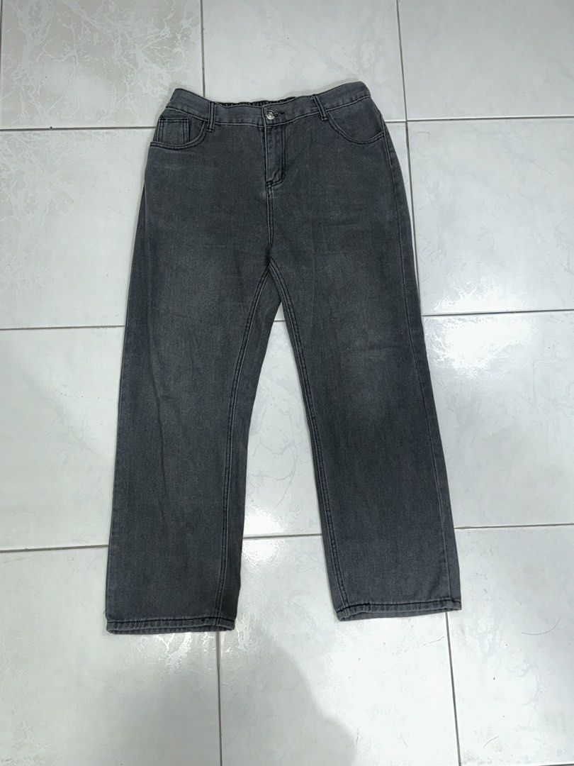 Washed Dark Grey Straight-Leg Denim Jeans (Category: Jeans) located in Manila. Submitted by hermescruz (Listing ID 1446891022, Image 1). Description: Washed dark grey/black denim jeans with a classic straight-leg cut. Features a comfortable elastic/gartered back waistband for an easy, flexible fit. Perfect everyday basic. Measurements Waist: 31 inches Length: 39 inches Mode of Payment: Gcash Shipping: J&T or Lalamove DM for any questions! :) .