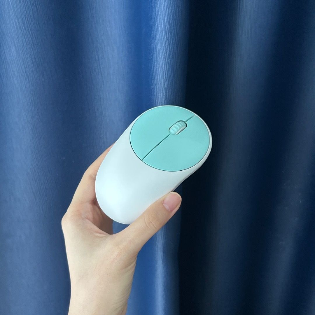 Wireless Mouse (Category: Mouse & Mousepads) located in Kuala Lumpur. Submitted by oliviaaaaa_00 (Listing ID 1446779593, Image 1). Description: single item only lightly used dm if interested.