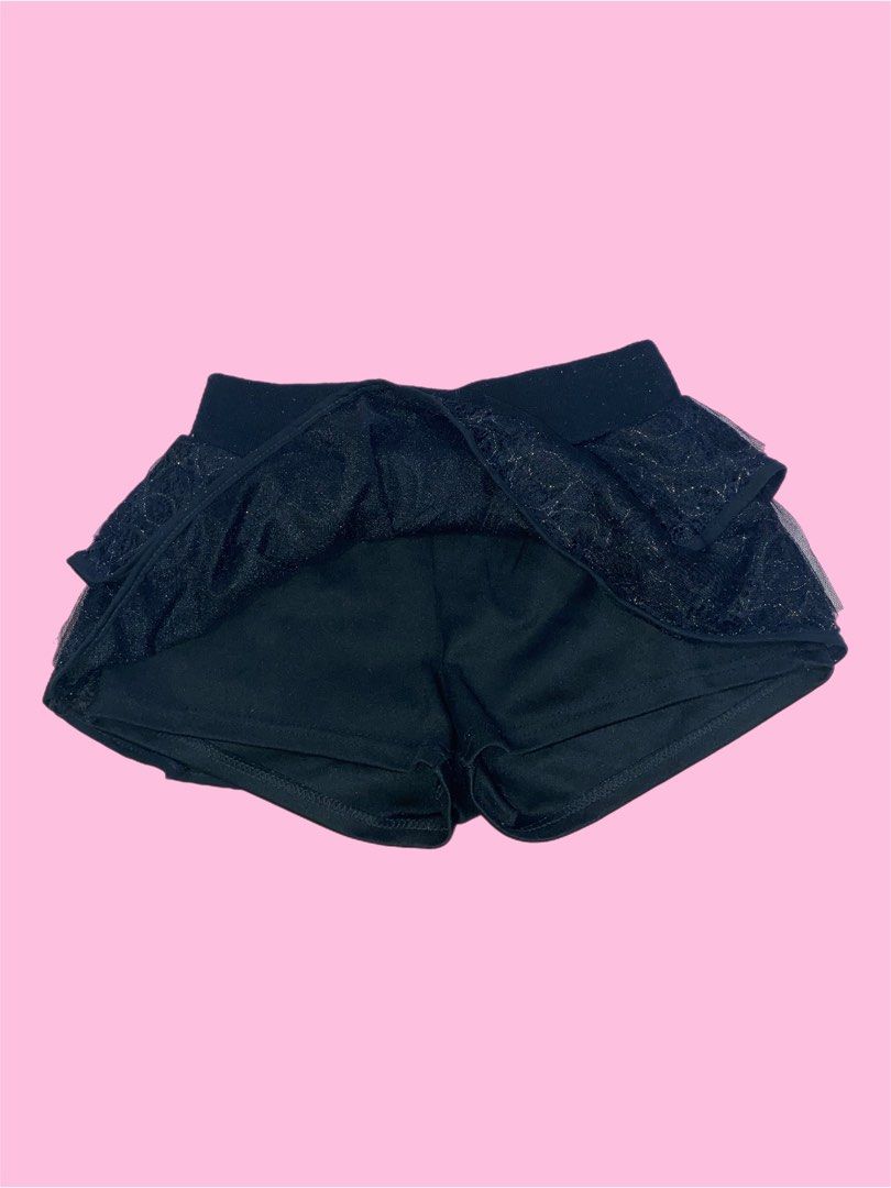 Y2K grunge black lace mini skort (Category: Skirts) located in Pasig City. Submitted by s0phiesells (Listing ID 1446773277, Image 2). Description: thrifted, really good condition and super comfy:)).