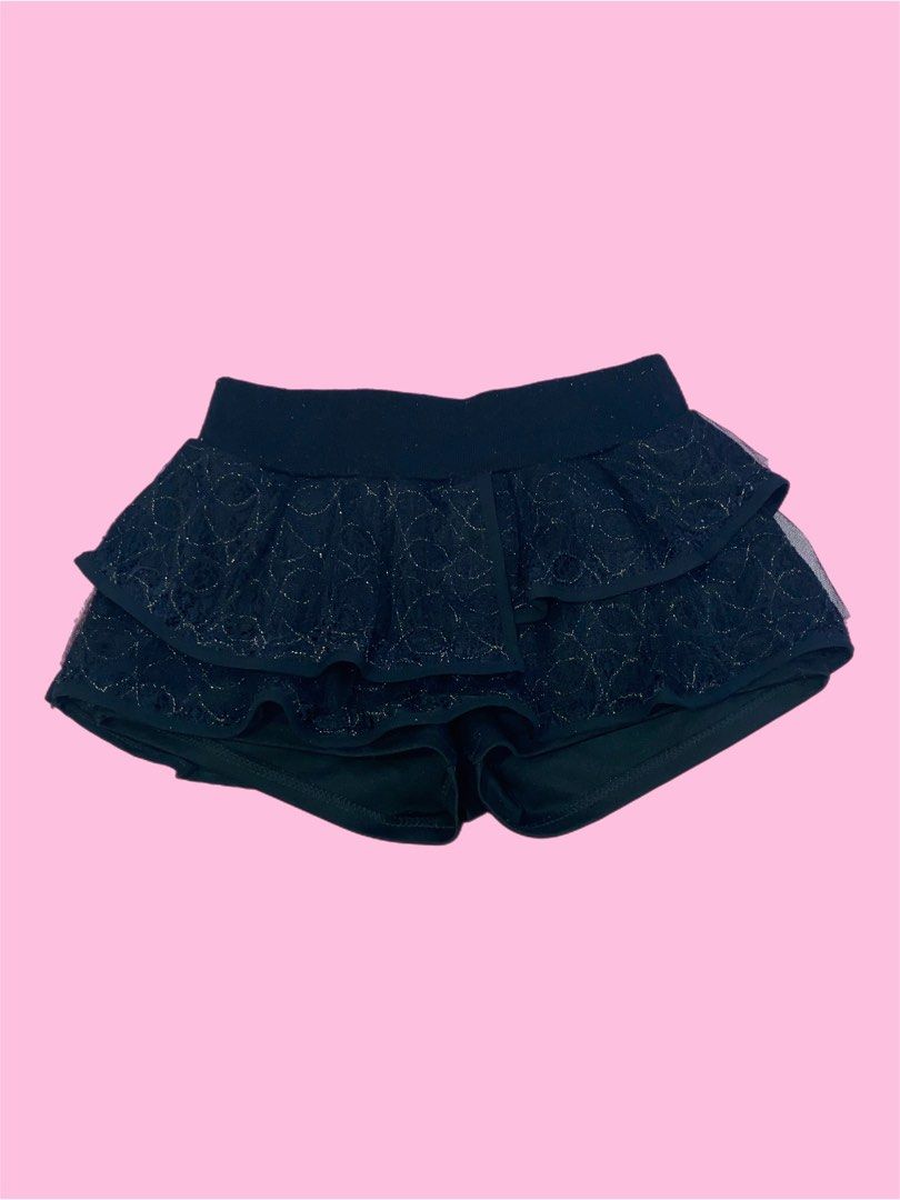 Y2K grunge black lace mini skort (Category: Skirts) located in Pasig City. Submitted by s0phiesells (Listing ID 1446773277, Image 1). Description: thrifted, really good condition and super comfy:)).