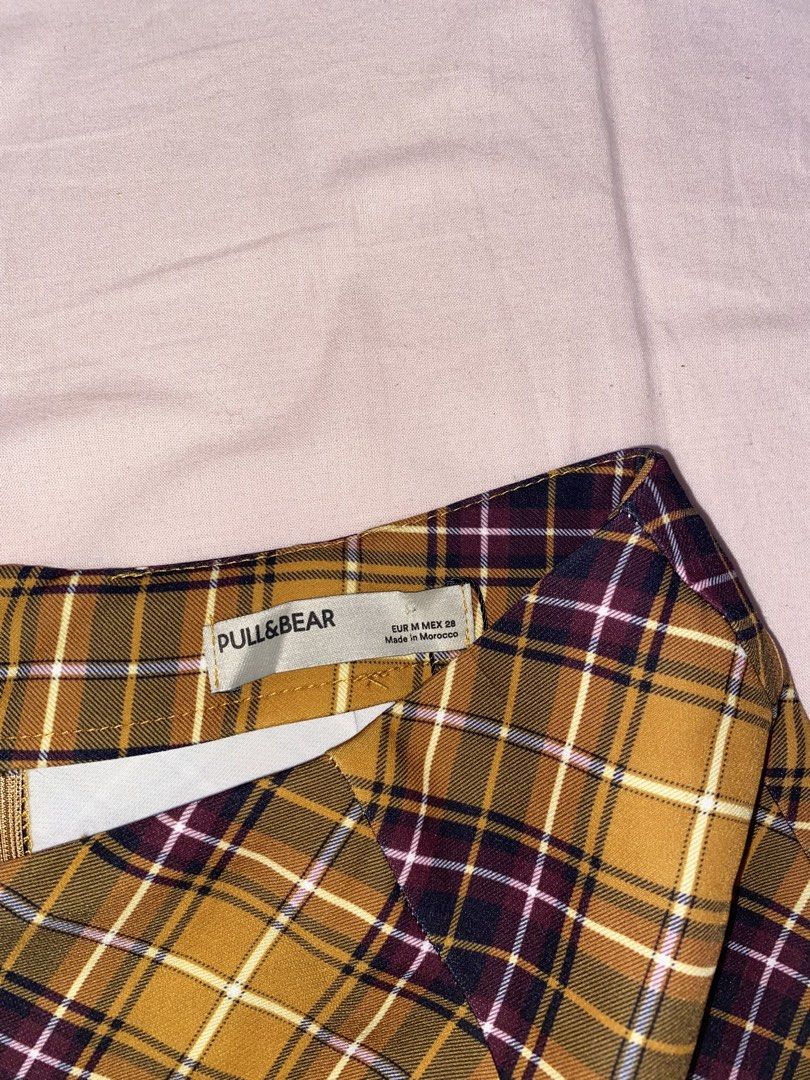 Y2k pull and bear clueless inspired super mini skirt (Category: Skirts) located in Pasig City. Submitted by s0phiesells (Listing ID 1446776524, Image 2). Description: never used, super cute party mini skirt :)).