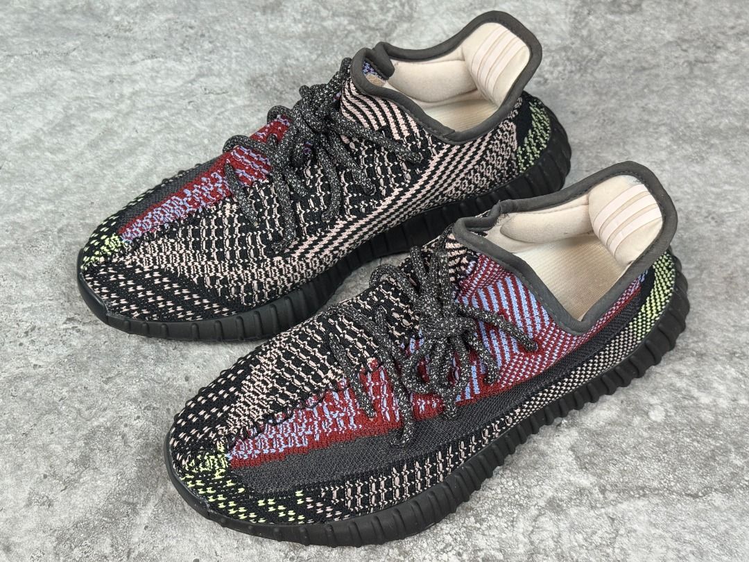 Yeezy 350 Yecheil (Category: Sneakers) located in Aloran. Submitted by rymans (Listing ID 1446788192, Image 3). Description: Yeezy 350 Yecheil 8us/26cm 8/10 condition =2180 +SF.