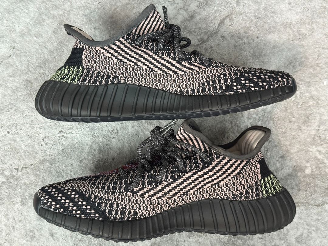 Yeezy 350 Yecheil (Category: Sneakers) located in Aloran. Submitted by rymans (Listing ID 1446788192, Image 2). Description: Yeezy 350 Yecheil 8us/26cm 8/10 condition =2180 +SF.
