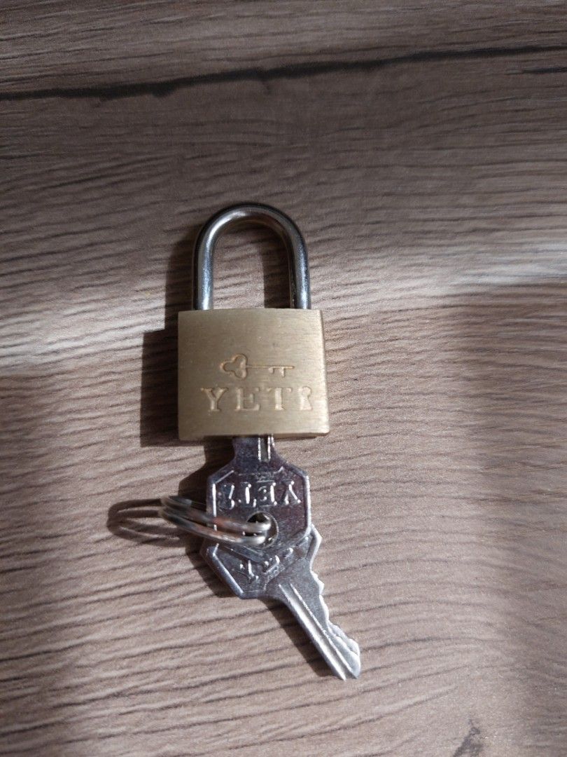 YETI Golden Lock with Key (Category: Luxury Accessories) located in Malaybalay. Submitted by mags_sofia (Listing ID 1446831192, Image 1). Description: - golden lock - Features a key with a black band - Perfect lock for travel.