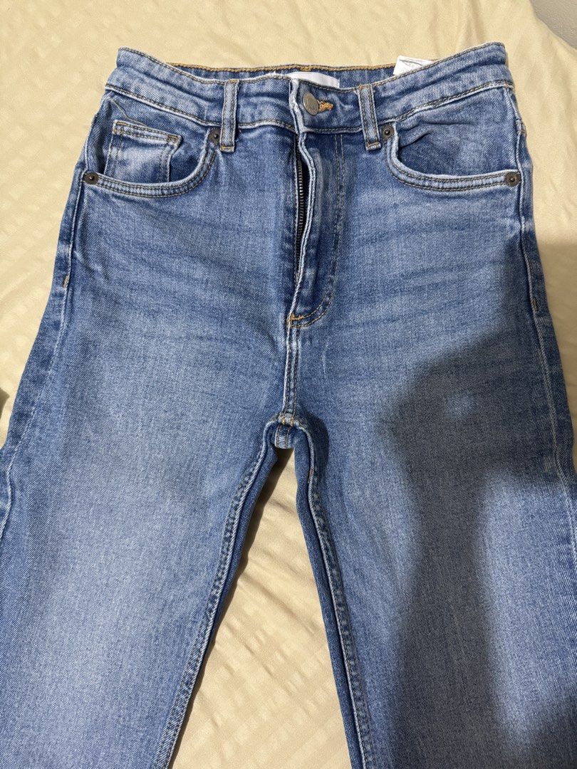 Zara denim straight pants (Category: Jeans) located in Bacoor. Submitted by _declutterwithjess (Listing ID 1446911157, Image 1). Description: Original Zara jeans Wardrobe staple Rfs: doesn’t fit me anymore Size: XS/Us 2 / 24 inches .