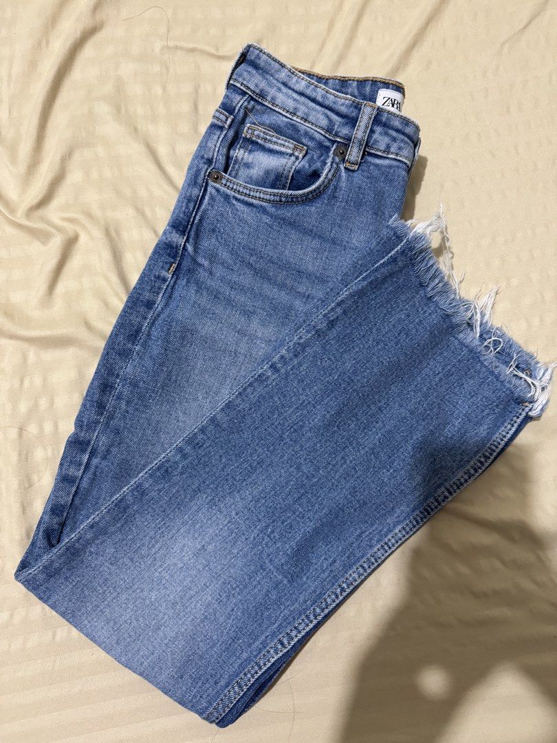 Zara denim straight pants (Category: Jeans) located in Bacoor. Submitted by _declutterwithjess (Listing ID 1446911157, Image 3). Description: Original Zara jeans Wardrobe staple Rfs: doesn’t fit me anymore Size: XS/Us 2 / 24 inches .
