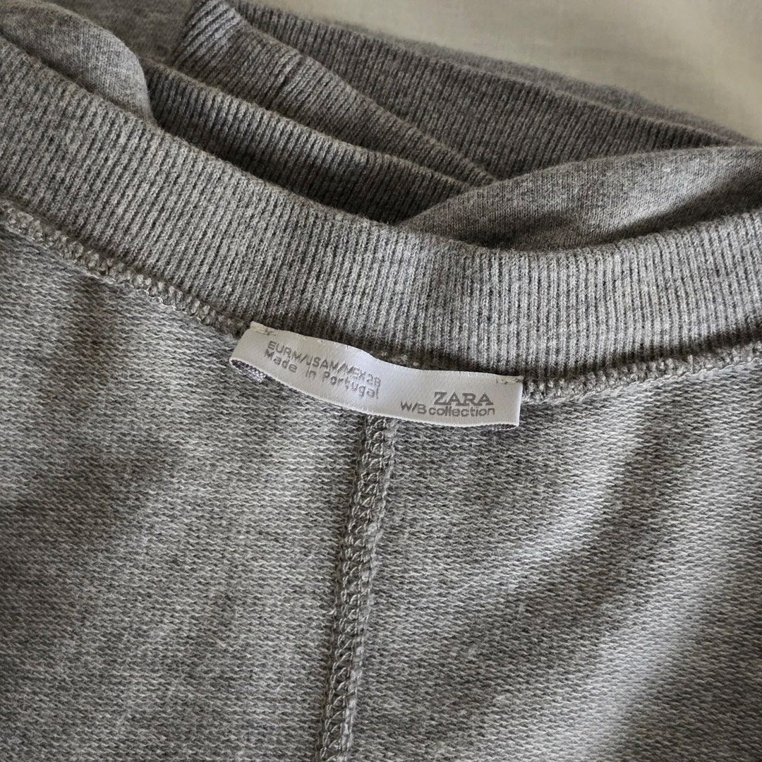 ZARA Grey V-Neck 3/4 Sleeve Sweater (Category: Longsleeves) located in Muntinlupa City. Submitted by prelovedby.maria (Listing ID 1446801416, Image 3). Description: - Grey V-neck sweater from ZARA - 3/4 sleeves - Relaxed fit - Two front pockets - Made in Portugal - Part of the W Collection.