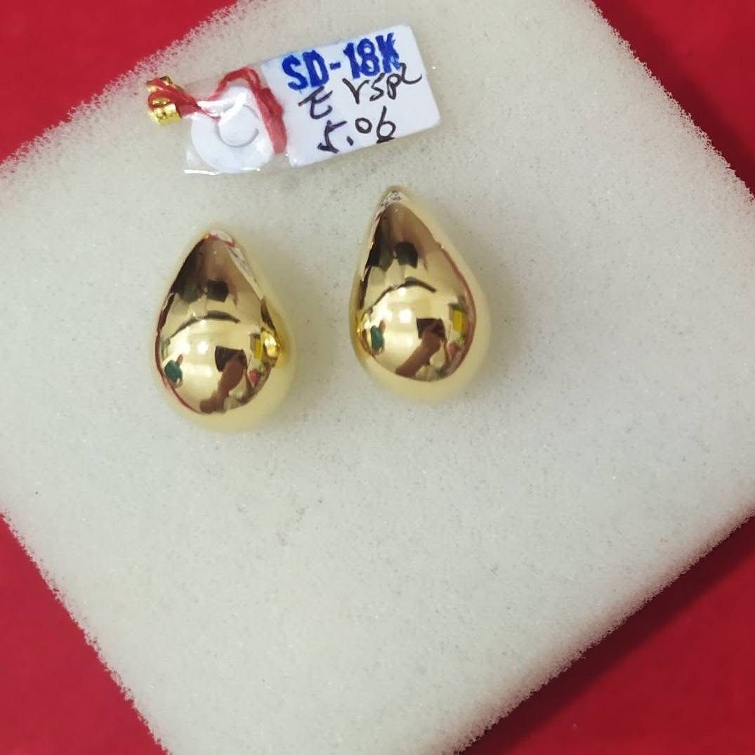 18k Saudi gold teardrop earrings (Category: Earrings) located in Manila. Submitted by reenacedric (Listing ID 1441832547, Image 2). Description: .