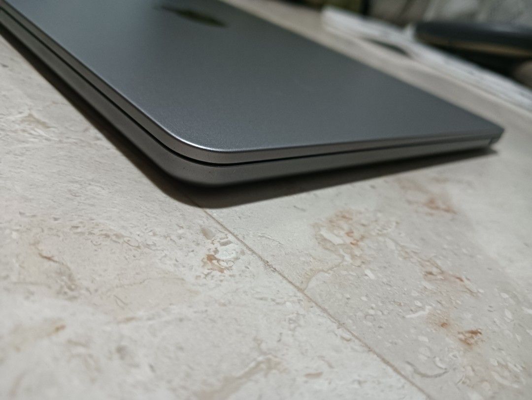 1TB M2 MacBook Air 13"473458692043591682