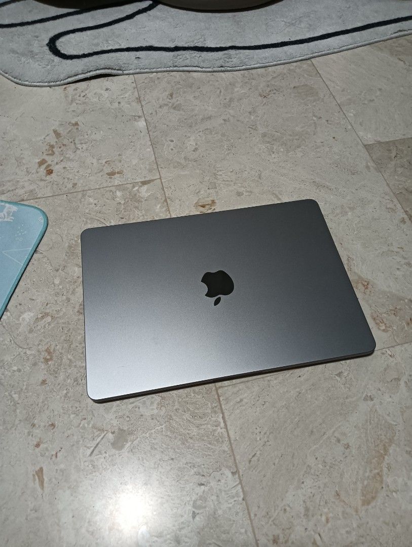 1TB M2 MacBook Air 13"473458692043591681