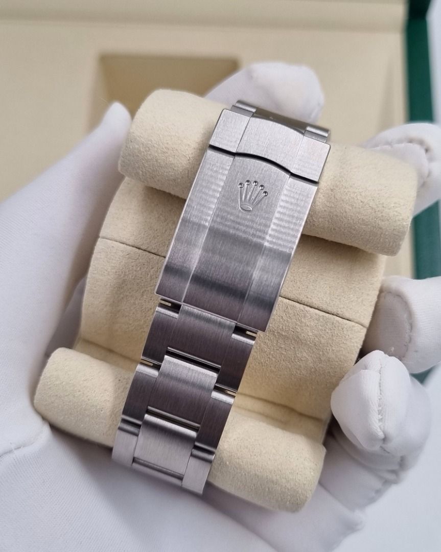 2026 ROLEX OYSTER PERPETUAL 41 (Category: Luxury Watches) located in Mandaluyong City. Submitted by tjl05 (Listing ID 1441787302, Image 2). Description: Oyster Perpetual 41 Black (New Black Dial) Ref. 134300 Brand New 2026 Full set 540k only.