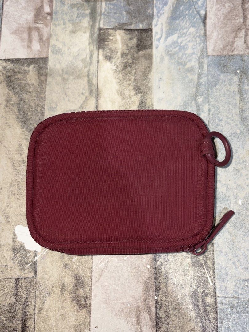 24/7 wallet in burgundy (Category: Wallets & Card holders) located in Pasig City. Submitted by nnnmarie (Listing ID 1441832566, Image 3). Description: - like new (used only twice) - good condition rfs: nakatambak nalang since nagpalit na ako ng wallet mod: lalamove or grabexpress.