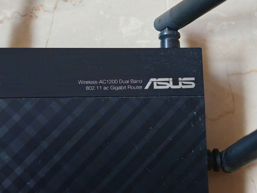 2 units of Asus networking routers.472884662670479364