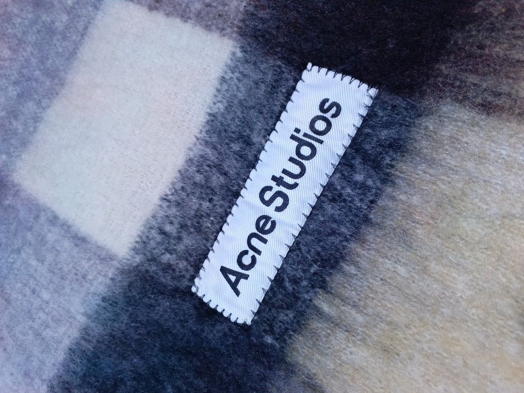 Acne Studios Checkered Scarf (Category: Scarves) located in Manila. Submitted by xoxoxornr (Listing ID 1441880818, Image 3). Description: 3000 Lalamove or J&T +sf.