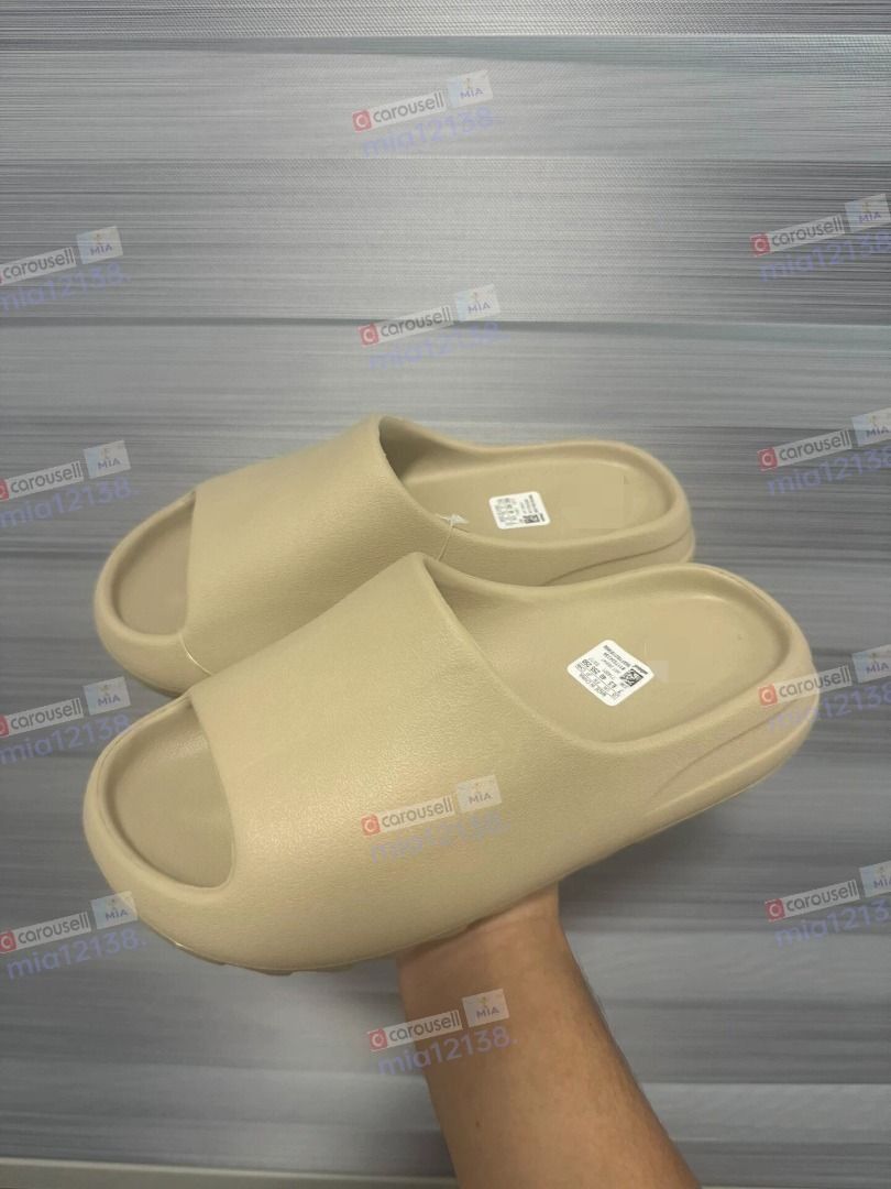 🩴Adidas Originals Yeezy Slide Versatile EVA Sandals, Unisex (Category: Flipflops and Slides) located in Singapore. Submitted by mia12138 (Listing ID 1441846947, Image 3). Description: 👞 Size Euro 36-45 👞 ✈️ Free shipping ✈️ 👀 Pre order Delivery10-12 days 👀 👉 All pictures take by real product 👈 👉 Other style and size Pm for details 👈 🚶‍♂️ Follow me ,Everyday Update New Style 🚶‍♂️.