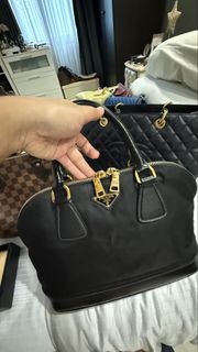 (Category: ) located in . Submitted by ShopXclusive.R (Listing ID 1441803163, Image 1). Description: .