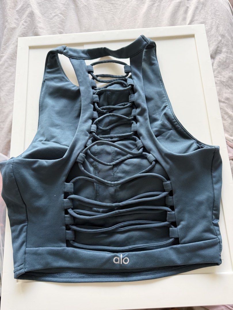 Alo Yoga Strappy Back High Neck Sports Bra (Category: Activewear) located in Singapore. Submitted by amber_4399 (Listing ID 1441805047, Image 2). Description: - Alo Yoga Sports Bra - High neck design - Strappy back detail - Versatile: Great for workouts or as a layering piece - Features: Comfortable and supportive - Only worn a few times and in great condition Top-up for smartpac or pickup from near Tanjong Katong MRT.