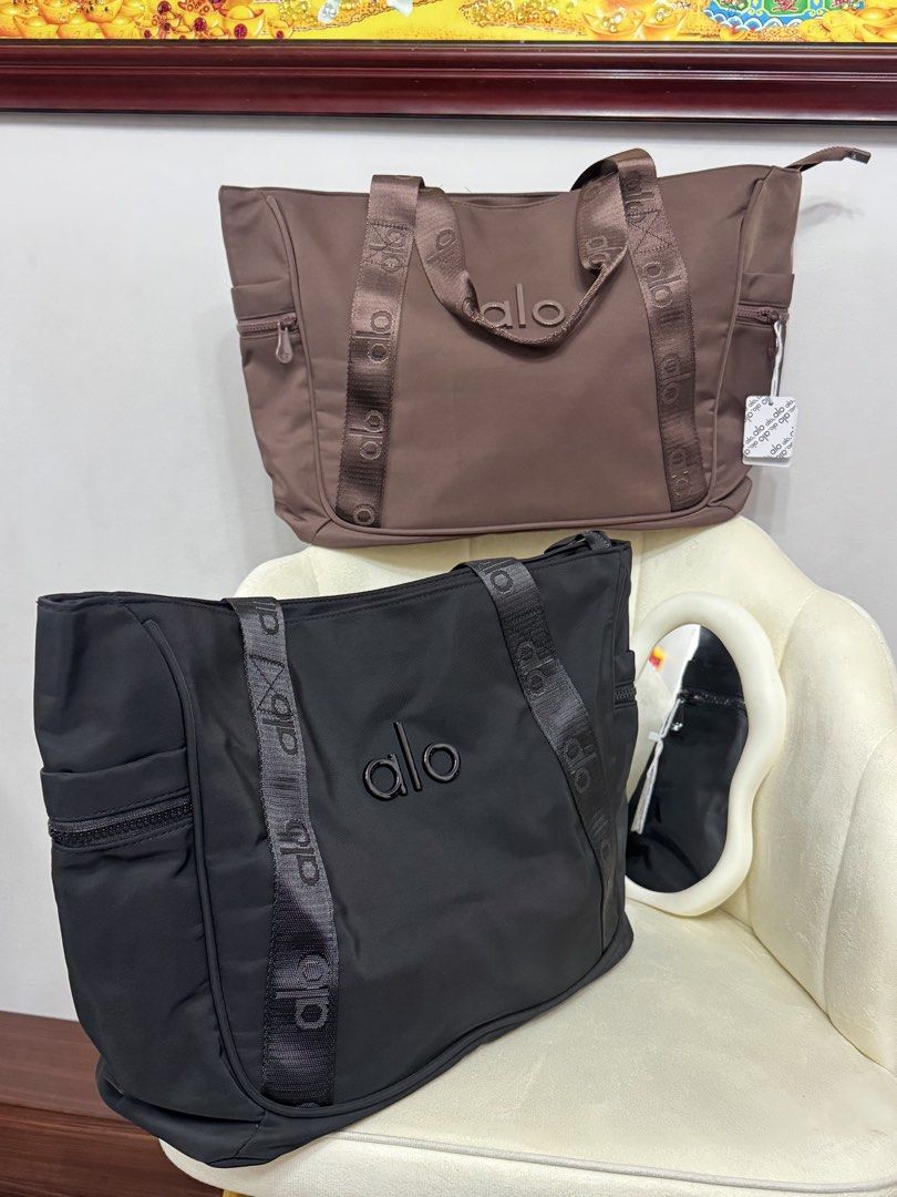 Alo yoga tote bag (Category: Tote Bags) located in Manila. Submitted by raya021 (Listing ID 1441881542, Image 3). Description: Actual photo posted!.