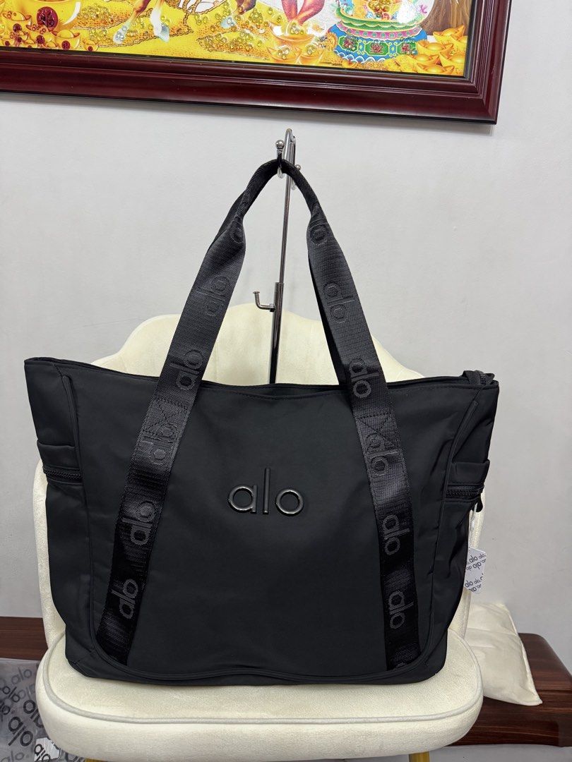 Alo yoga tote bag (Category: Tote Bags) located in Manila. Submitted by raya021 (Listing ID 1441881542, Image 1). Description: Actual photo posted!.
