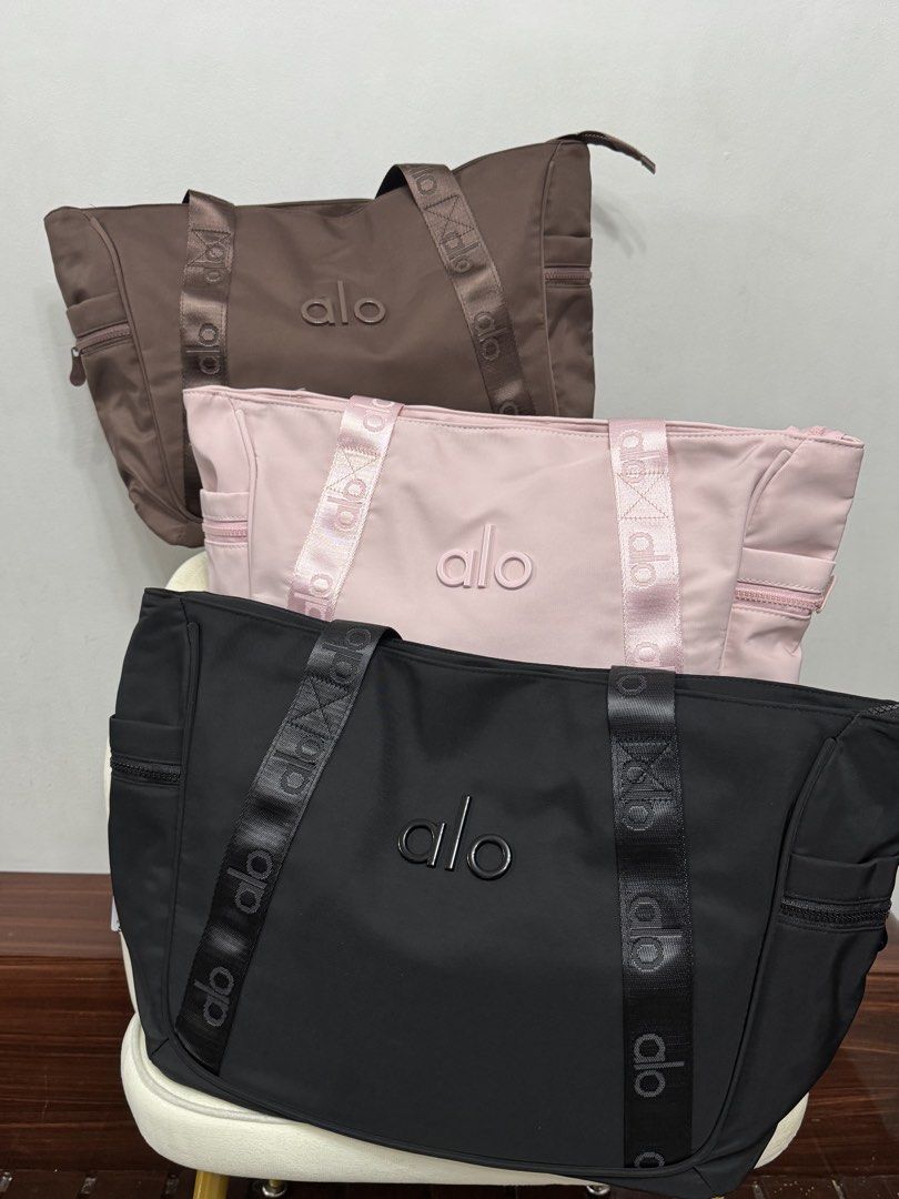 Alo yoga tote bag (Category: Tote Bags) located in Manila. Submitted by raya021 (Listing ID 1441881542, Image 2). Description: Actual photo posted!.