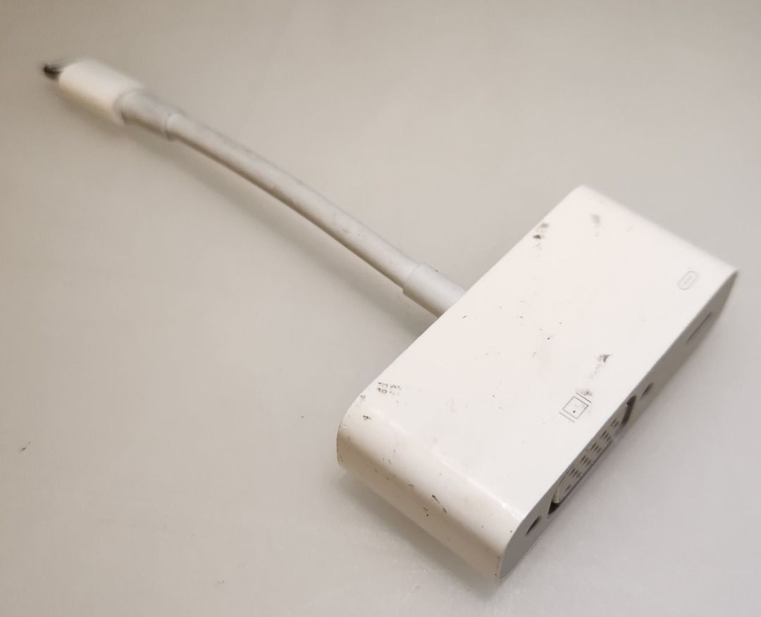 Apple Lightning to VGA Adapter with USB-C Port473139765272924164