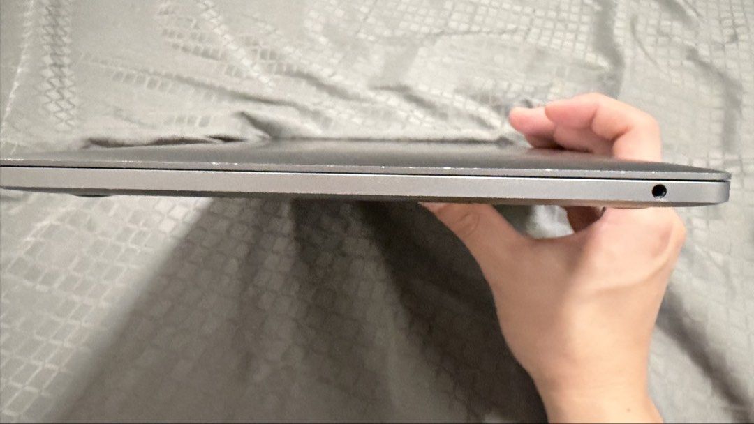 Apple MacBook Pro 13-inch 2017473022007503104006