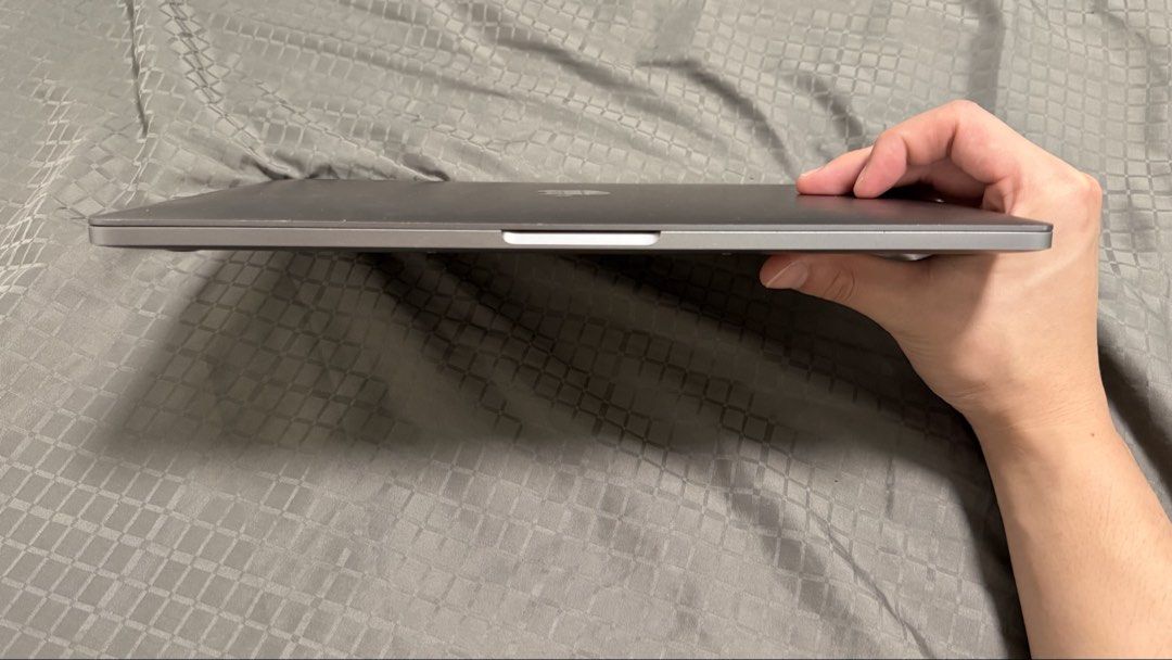Apple MacBook Pro 13-inch 2017473022007503104005
