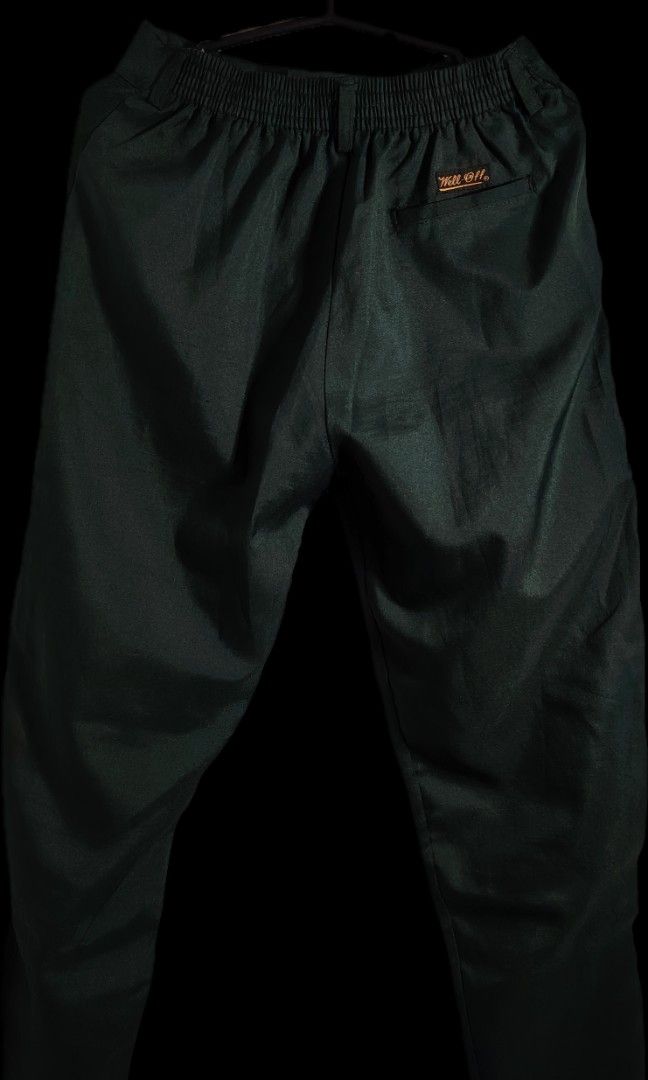 ARMY GREEN TROUSER PANTS (Category: Trousers) located in Dasmarinas. Submitted by hanns_wardrobe (Listing ID 1441850172, Image 2). Description: TROUSER PANTS GREEN SIZE 28-29 CONDITION 10/10 NO ISSUE.