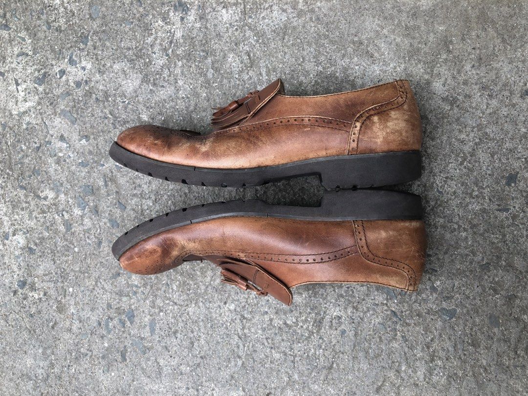 Artemis Brown Leather Tassel Wingtip Loafers (Category: Loafers) located in Imus. Submitted by chararatzx. (Listing ID 1441940959, Image 3). Description: - Brand: Artemis - Color: Brown - Material: Leather - Style: Loafers - Features: Wingtip detailing, Tassels on front, Classic slip-on - Sole: Sturdy - Condition: Signs of wear consistent with use - Best for: Smart casual outfits Size 41 Excellent Condition Very Durable Sole (Sobrang Matibay) Iss