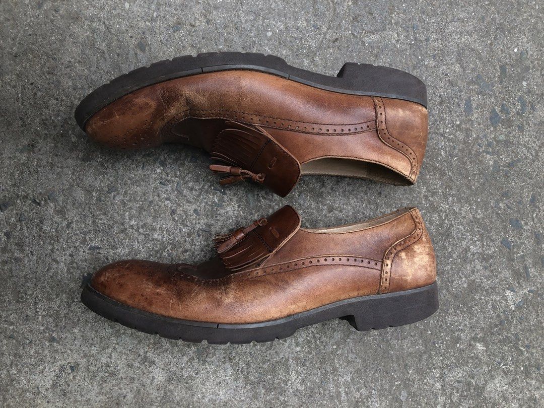 Artemis Brown Leather Tassel Wingtip Loafers (Category: Loafers) located in Imus. Submitted by chararatzx. (Listing ID 1441940959, Image 2). Description: - Brand: Artemis - Color: Brown - Material: Leather - Style: Loafers - Features: Wingtip detailing, Tassels on front, Classic slip-on - Sole: Sturdy - Condition: Signs of wear consistent with use - Best for: Smart casual outfits Size 41 Excellent Condition Very Durable Sole (Sobrang Matibay) Iss